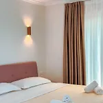 Luna & Lägenhetshotell 4*