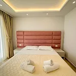 Lägenhetshotell Luna & Golem (Tirana)