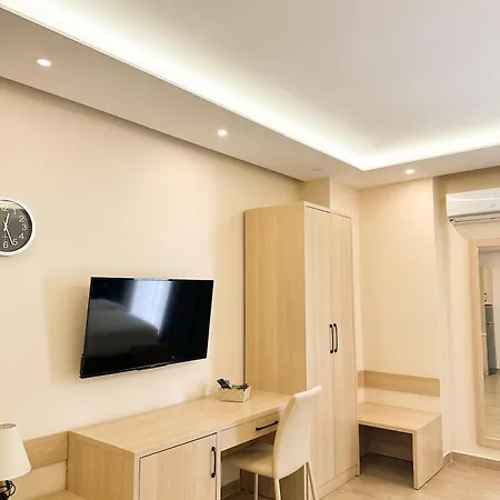 Luna & Aparthotel Golem (Tirana)