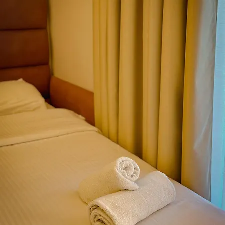 Luna & Aparthotel Golem (Tirana)