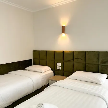 Luna & Aparthotel Golem (Tirana)