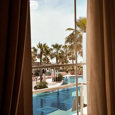 Aparthotel Luna & 4*