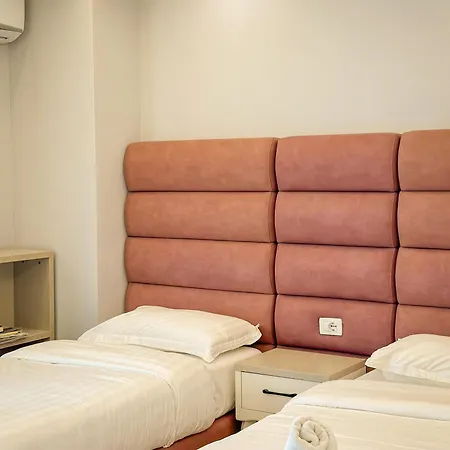 Luna & Aparthotel Golem (Tirana)