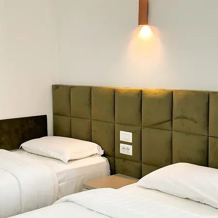 Luna & Aparthotel Golem (Tirana)
