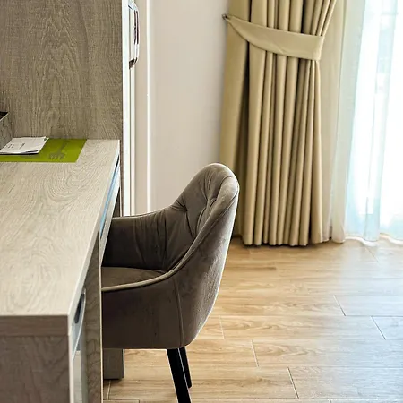 Aparthotel Luna & Golem (Tirana)