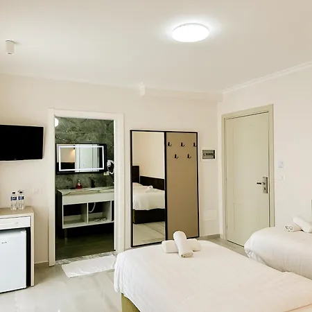 Luna & Aparthotel Golem (Tirana)