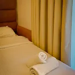 Luna & Hotel apartamentowy Golem (Tirana)