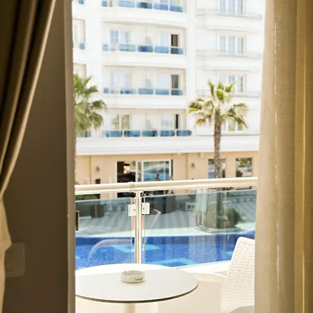 Luna & Apart-hotel Golem (Tirana)