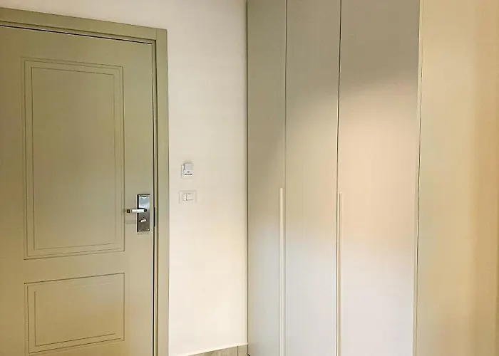 Luna & Golem (Tirana)