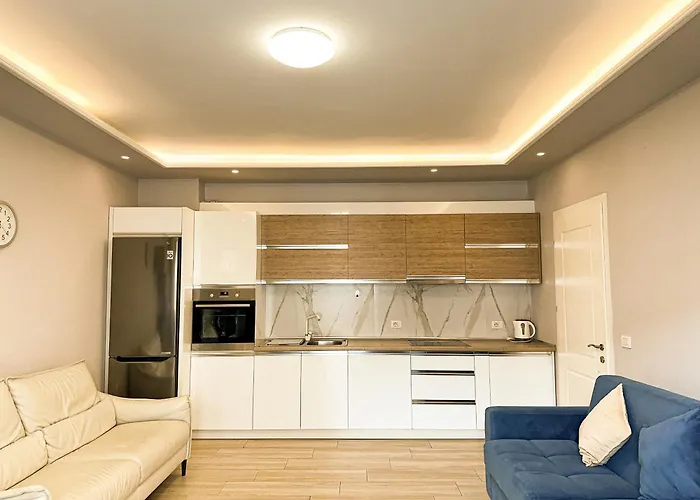 Luna & Apart-hotel Golem (Tirana)