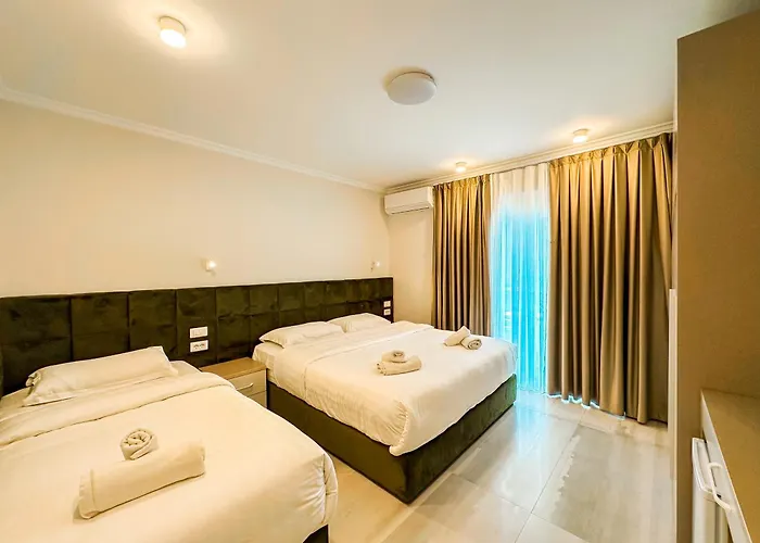 Luna & 4* Golem (Tirana)