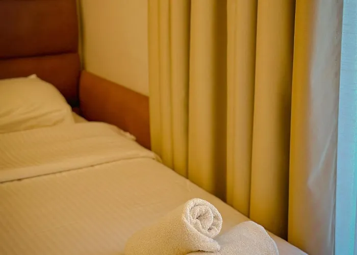 Luna & Apart-hotel Golem (Tirana)