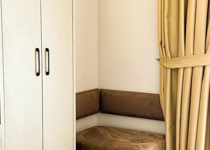 Luna & Golem (Tirana)