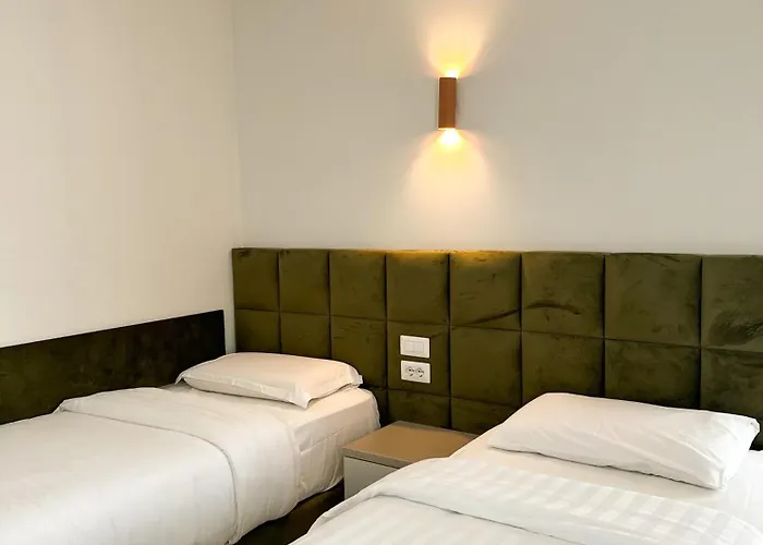 Luna & Aparthotel Golem (Tirana)