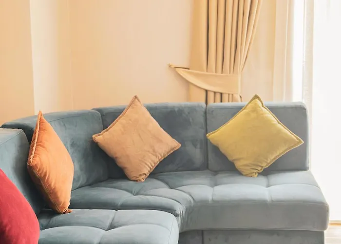 Luna & 4* Golem (Tirana)