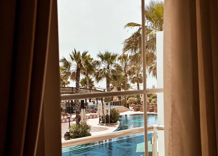 Apart-hotel Luna & 4*