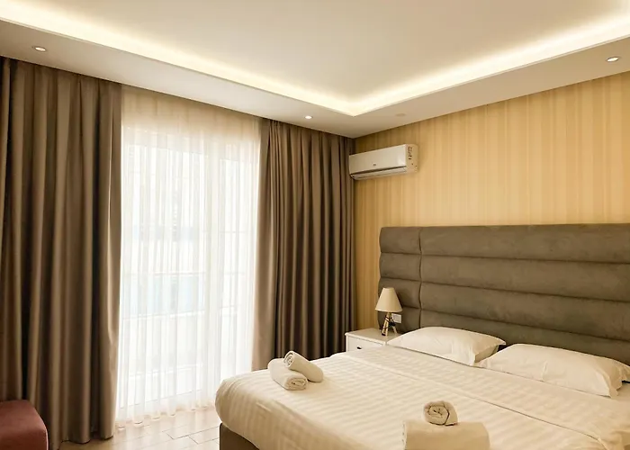 Luna & Apart-hotel Golem (Tirana)