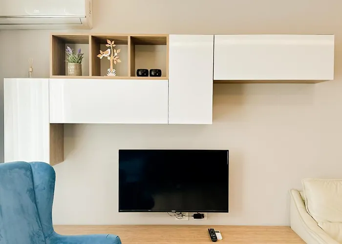 Luna & 4* Golem (Tirana)