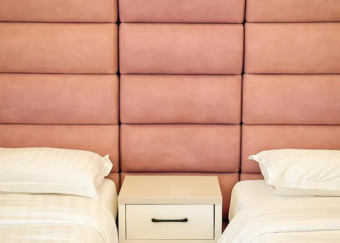 Luna & Apart-hotel Golem (Tirana)