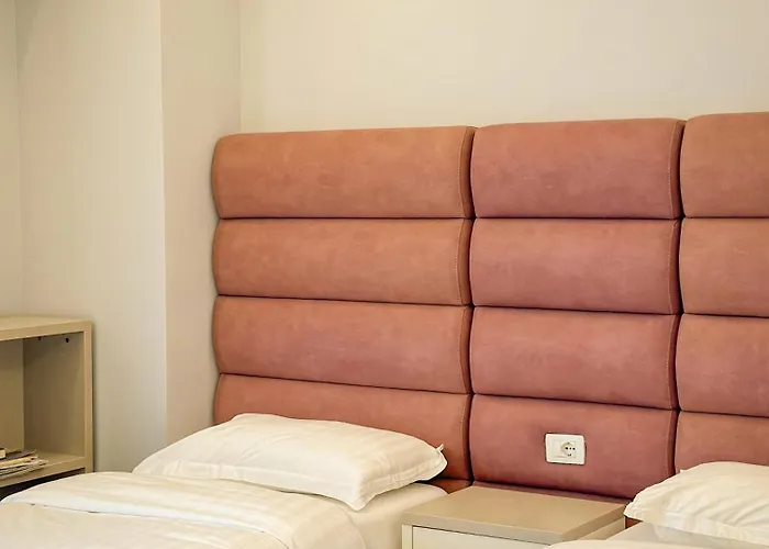 Luna & Aparthotel Golem (Tirana)