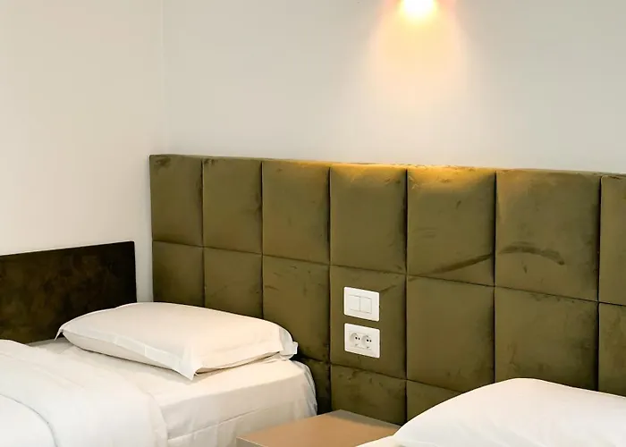 Luna & Apart-hotel Golem (Tirana)