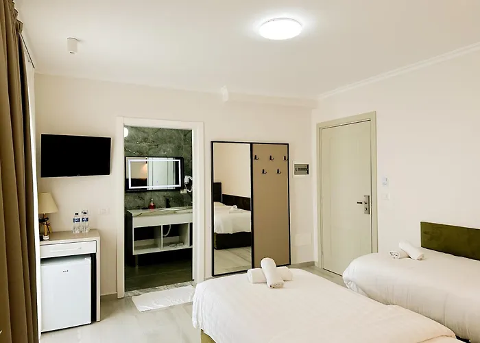 Luna & Apart-hotel Golem (Tirana)