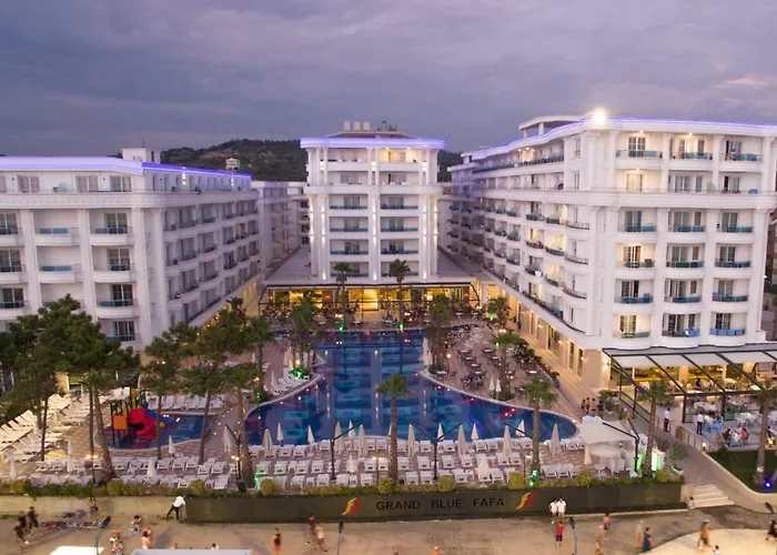 Aparthotel Luna & 4*